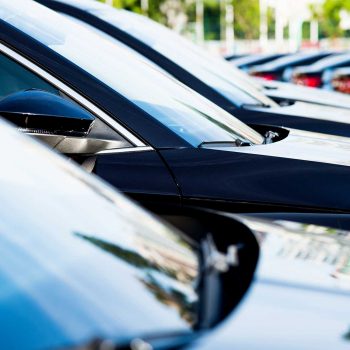 Betreuung vom Fuhrpark und Flotte von Fahrzeugen beim Autoglas