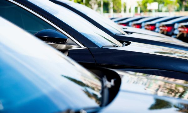 Betreuung vom Fuhrpark und Flotte von Fahrzeugen beim Autoglas